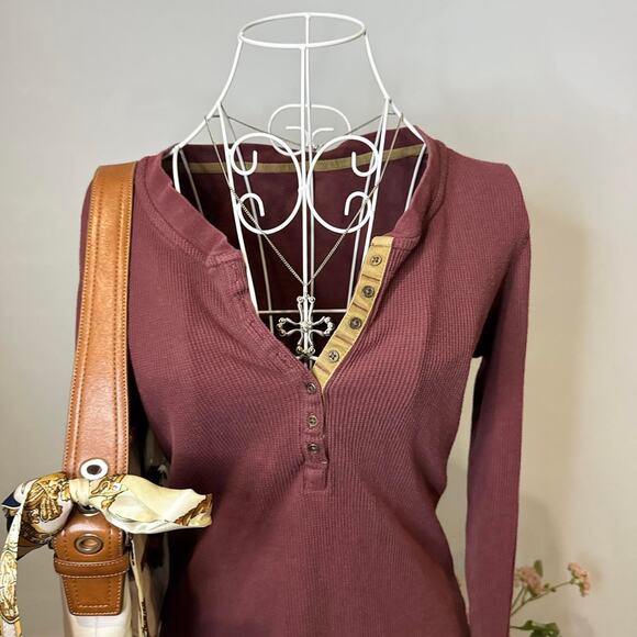 Cute vintage y2k burgundy henley thermal button up long sleeve grunge top - Picture 3 of 6